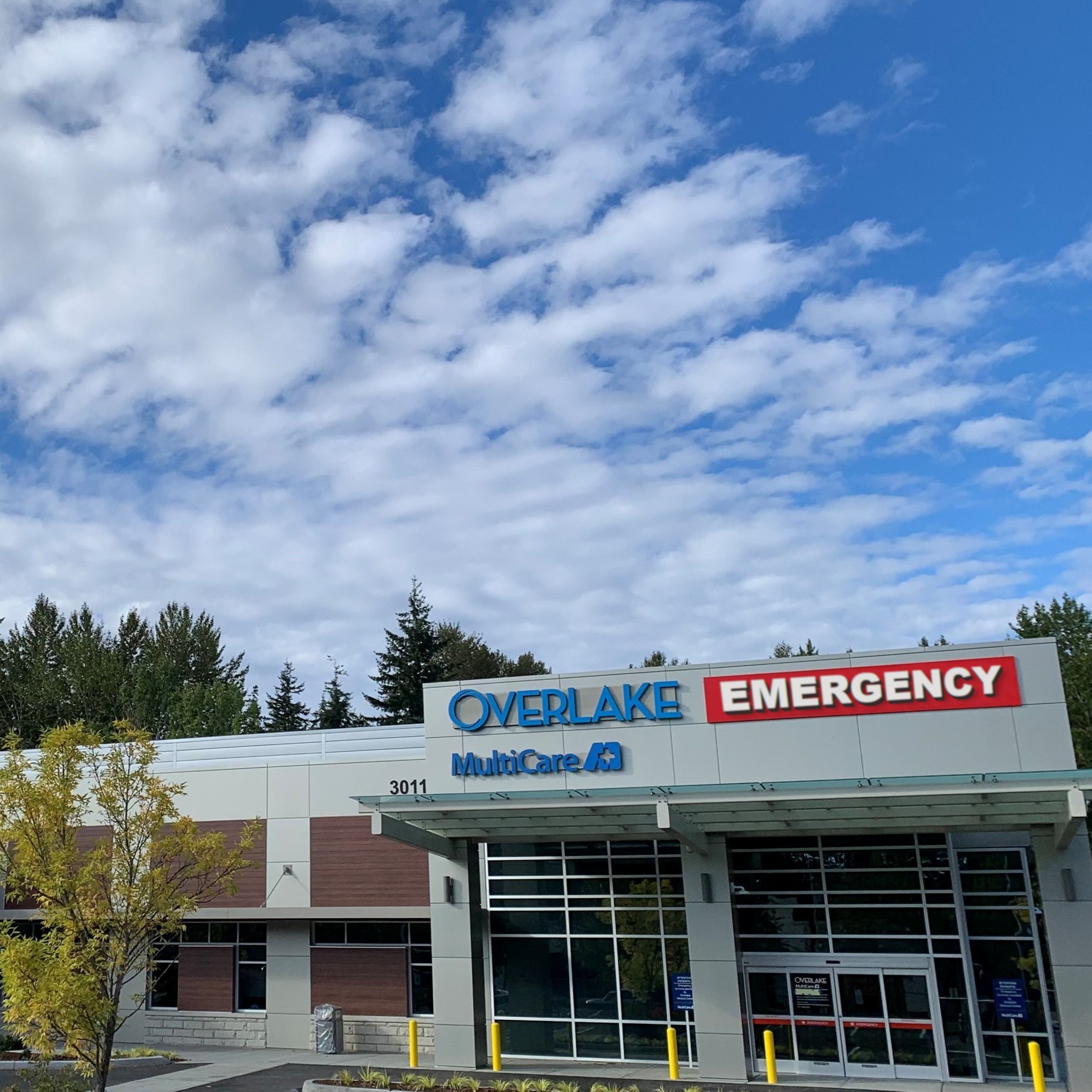 Exterior of Overlake Lynnwood Emergency building