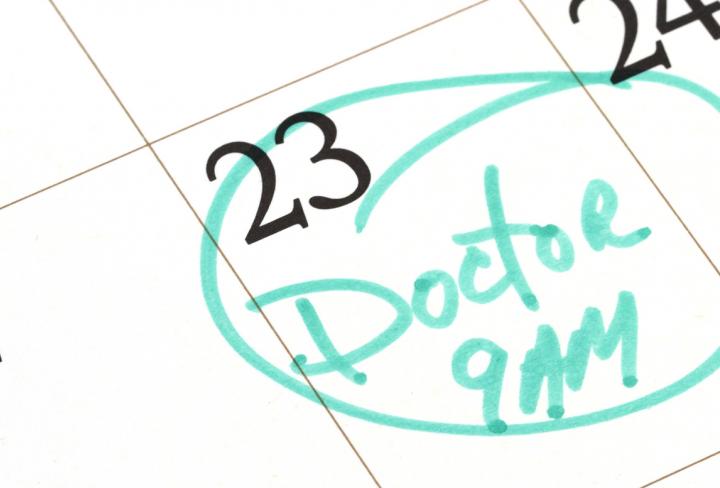 calendar-with-date-circled-in-green-for-doctor-appointment