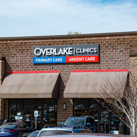 Front exterior view of Overlake Issaquah Primary and Urgent Care clinic building