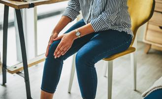 woman-in-chair-holding-knee